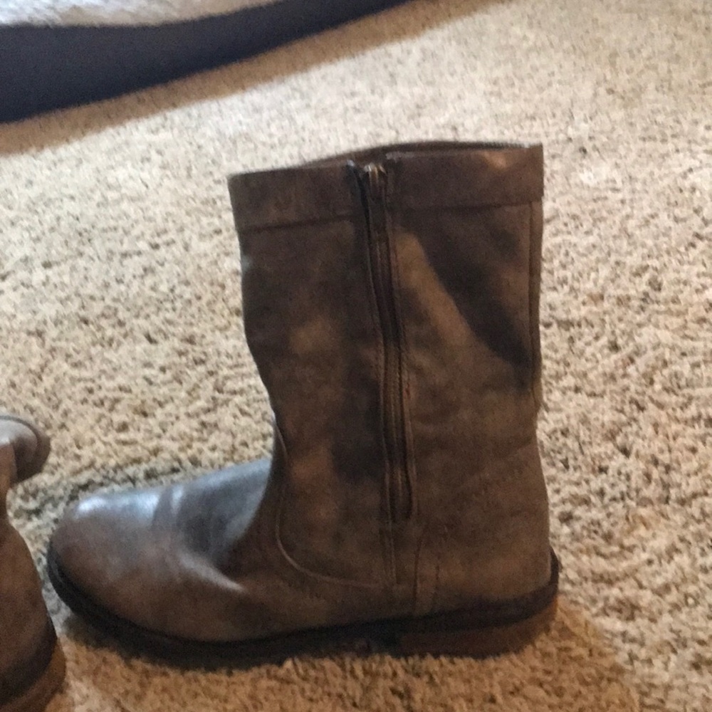 Boots - Picture 2 of 3